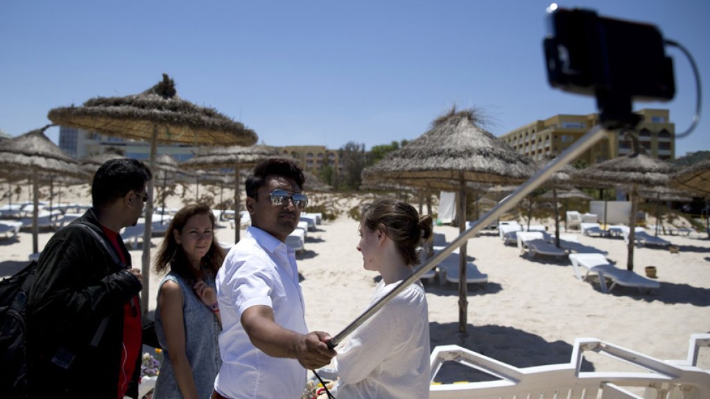 The worst places to take a selfie 01 tunis