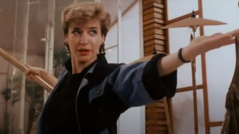 Синтия Ротрок
Ротрок е може би най-умелата жена майстор на бойните изкуства, която сме виждали. Със сигурност е и един от първите западни актьори, които стават популярни на азиатския пазар, а доказателство за безспорните бойни умения, които притежава, са черните колани в цели седем различни стила - тангсудо, таекуондо, карате, ушу и два кунг-фу стила.