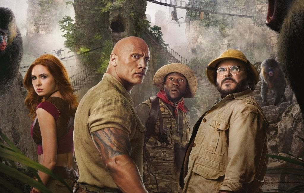 И актьор, и режисьор
При местенето си в Щатите Гилън се снима в научнофантастичния филм Oculus (2013 г.). През 2016-а пише сценария, режисира и участва във филма The Party's Just Beginning, който по нейно настояване заснема в родния си град в Шотландия. И ако участието във филмите на Marvel не е достатъчно, шотландката се сдобива с роля и в новите филми "Джуманджи", където си партнира със Дуейн Джонсън-Скалата.