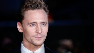 Том Хидълстън (Локи) е искал да играе Тор
Трудно е да си го представите, когато сте виждали елегантния британец до мускулестия австралиец Крис Хемсуърт, нали? Но е факт - Хидълстън първо кандидатства за ролята на Тор в първия филм по комиксите за героя от 2011 г., режисиран от Кенет Брана.
Но не си мислете, че не е бил подготвен - напротив, той дори е тренирал по-усърдно преди прослушването и е отишъл в много добра форма. Но както посочва продуцентът Крег Кайл "той не беше Тор".