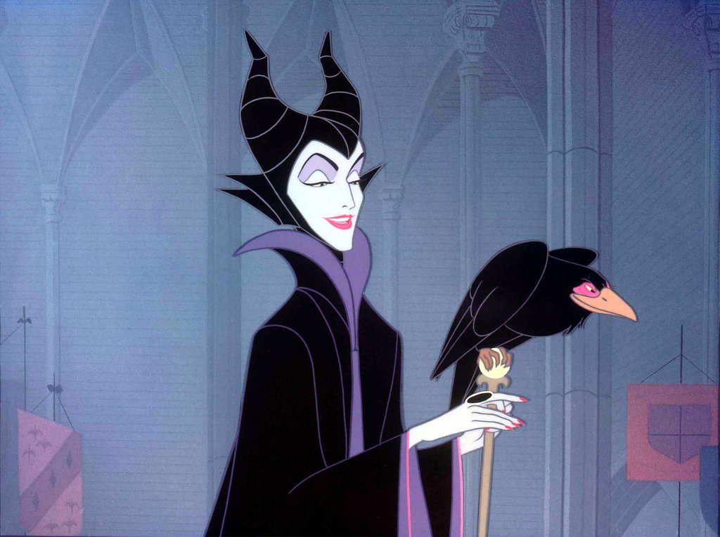 Maleficent в \"Спящата красавица\" (озвучавана от Елинор Одли)
Да орисаш невръстно дете на смърт, защото не са те поканили на кръщенето му... Сериозно? Да. Когато си кучка, и това е възможно. 
