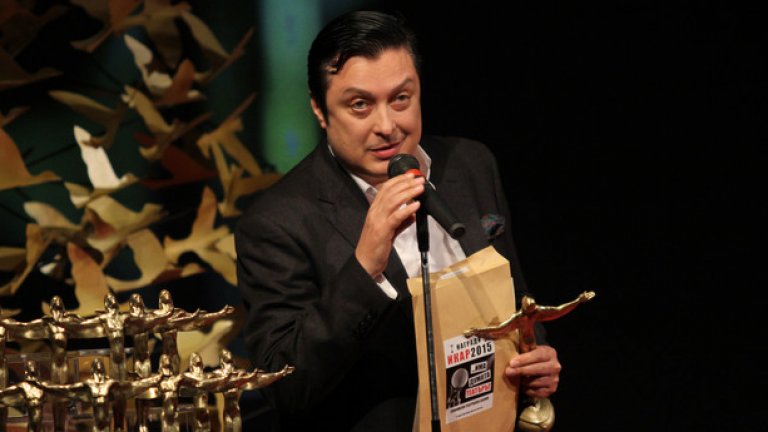 Васил Петров взе награда за  съвременна българска музика за авторските си произведения "Може би", "Представи си", "Haven't been the best", "Expectation" и "Американска мечта" 
