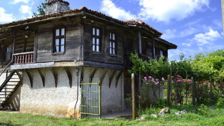 Село Бръшлян е увековечено със старото си име Сърмашик в странджанския химн "Ясен месец". През 1982 г. селото е обявено за архитектурен резерват и много от старите къщи са реставрирани.