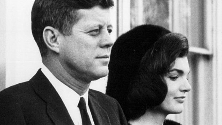 Кенеди остави щастливи жени и вдъхновена страна 