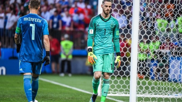 А при рулетката на дузпите Де Хеа не успя да направи нито едно спасяване, за разлика от колегата си Игор Акинфеев, който хвана ударите на Коке и Аспас.