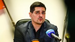 Според спортния министър в оставка и бивш член на партията на Слави Трифонов нови избори сега са наложителни