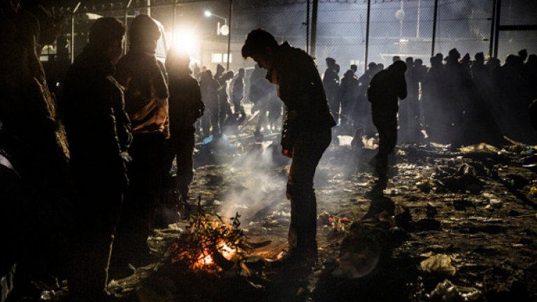 Дали наистина има скрита организация на бунтовете в бежанските лагери в Европа и може ли изобщо да се прави връзка между отделните инциденти?