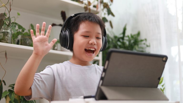 Регулациите на Китай работят - децата там вече прекарват по-малко време пред екран
