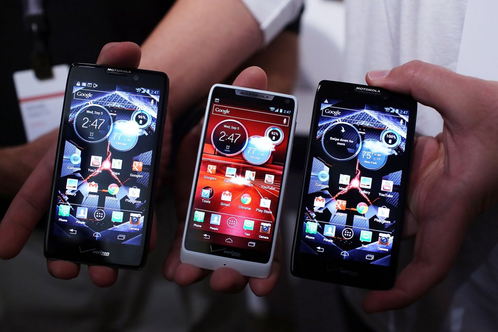 Motorola And Verizon Hold News Conference