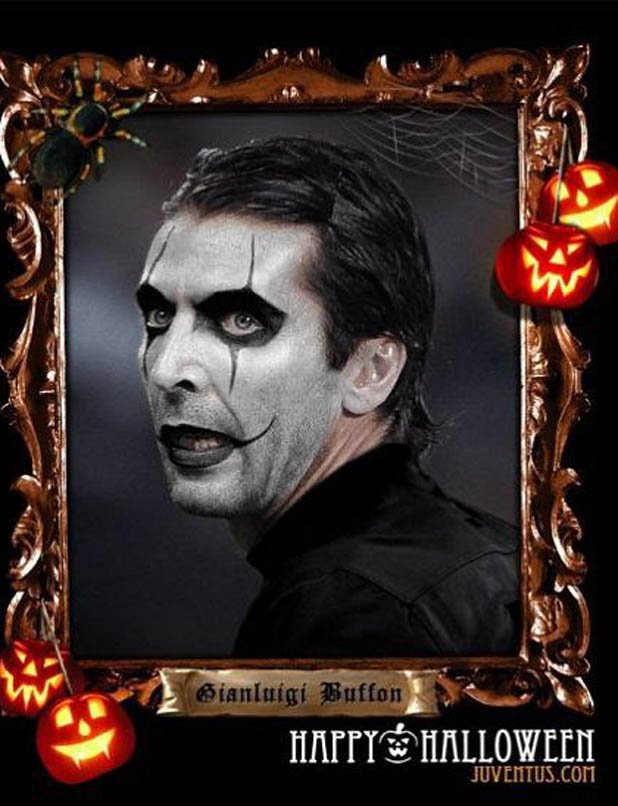 Картичка на Ювентус за Хелоуин с неговия лик. Изглежда подходящ.