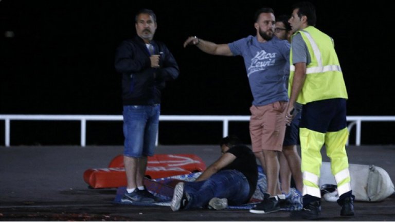 Поне 80 жертви след атака с камион в Ница