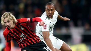 Арсенал, дрога, затвор. Майка му не искаше да излиза, но благодарение на Иън Райт той се върна към футбола