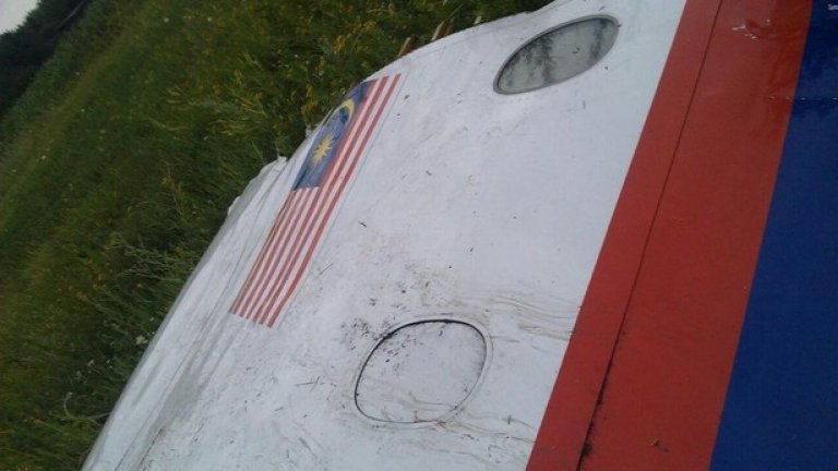 Боинг с 295 души свален в Украйна