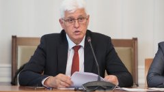 Военният министър отписа категорично възможност да се пращат български войници на помощ на Киев