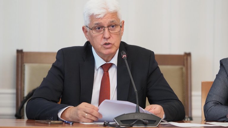 Военният министър отписа категорично възможност да се пращат български войници на помощ на Киев