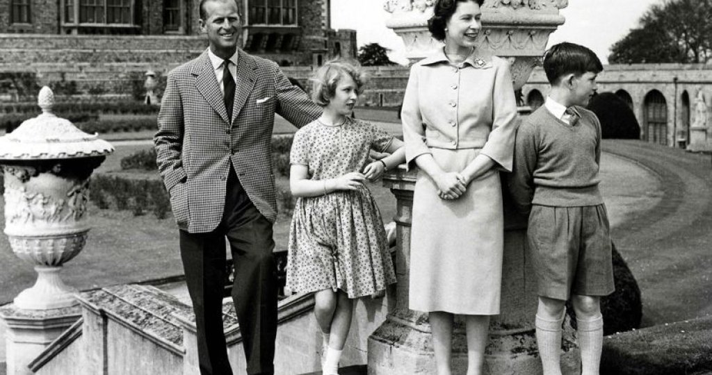 Чалс и Ан вече са големи деца.