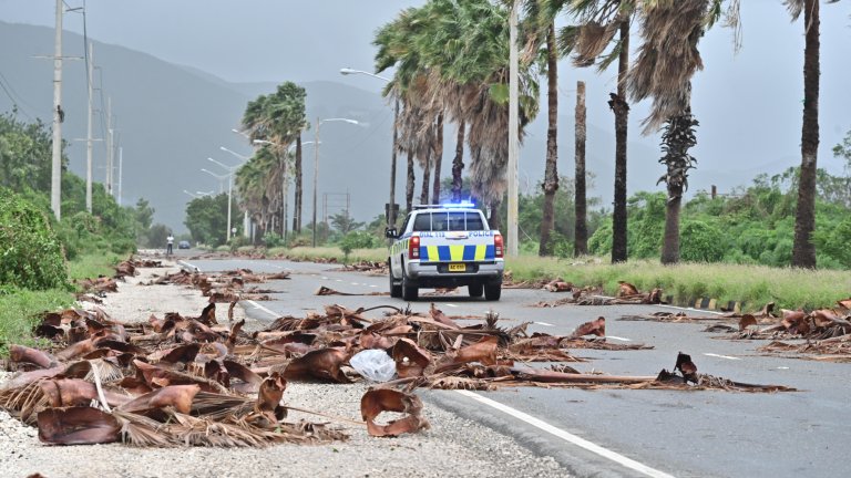 Нанесени са щети по сгради и пътна инфраструктура