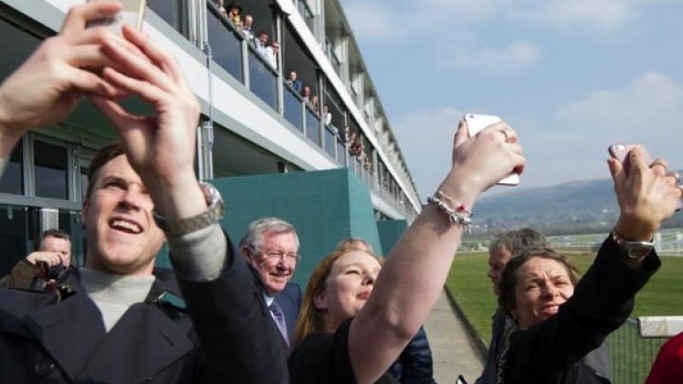 Посещава конни надбягвания. Конете продължават да са сред големите страсти на шотландеца, чиято поява на състезанията винаги предизвиква голям интерес.