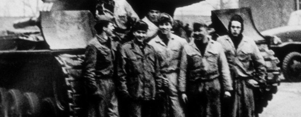 15. Арнолд Шварценегер – на 21 години, Шварценегер влиза в армията за година заради задължителната тогава служба в Австрия.