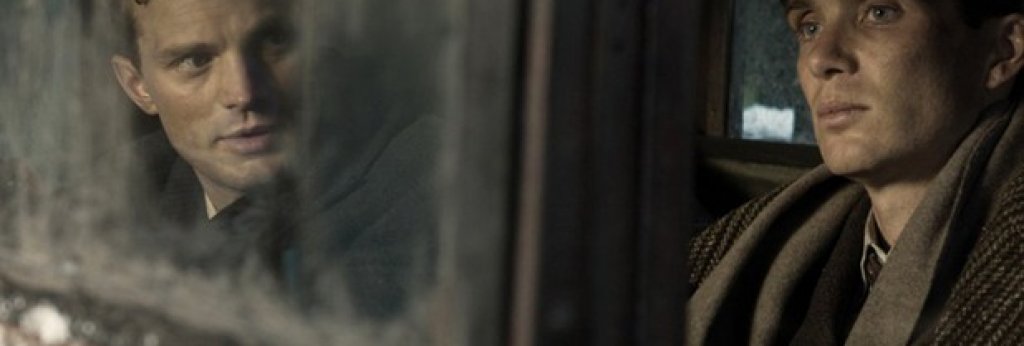 "Антропоид"

Филмът е създаден по истински случай и разказва за двама войници от чехословашката армия, които са пратени на мисия да убият Райнхард Хайдрих от SS.

В една от главните роли можем да видим Джейми Дорнан, който все повече се отдалечава от образа си на мистър Грей и добива чертите на истински добър актьор. Във филма той си партнира с ирландския актьор Килиън Мърфи.
