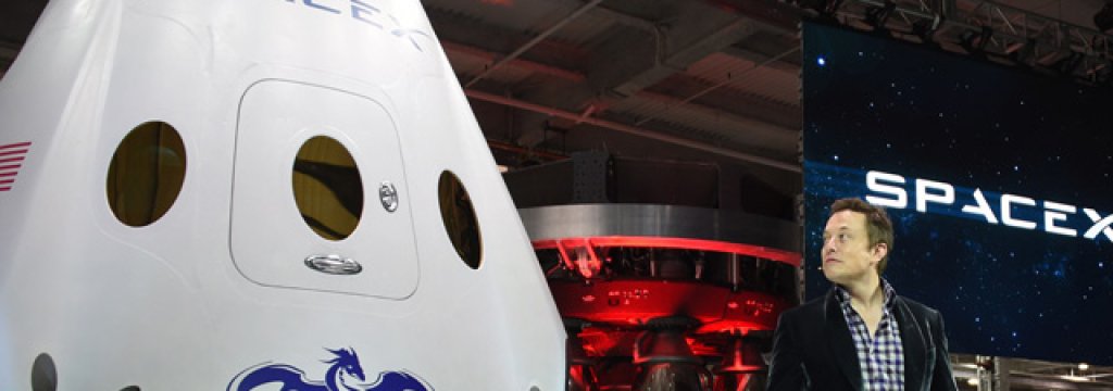 SpaceX CEO Elon Musk introduces SpaceX's Dragon V2