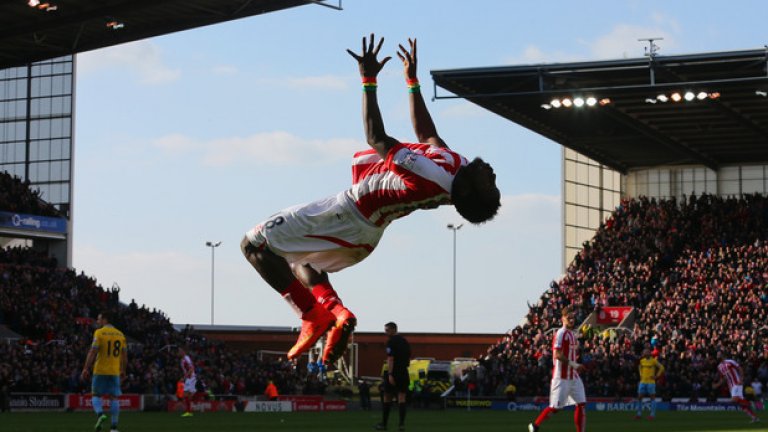 Маме Диуф наистина се наслади на гола си за Стоук срещу Кристъл Палас през март.