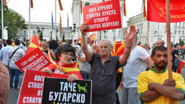 Въпреки това има напредък в тази посока след среща на премиера Ковачевски с лидера на ВМРО-ДПМНЕ
