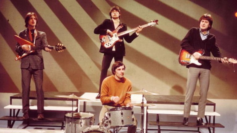 The Kinks - "Sunny Afternoon"
Този хит от 1966 г. изстрелва групата до челните места в британските и американските класации.