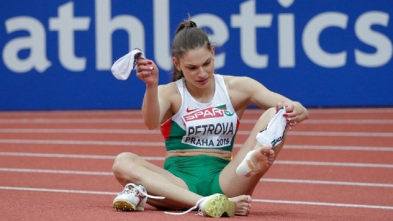 Атлетката не скри сълзите си, след като остана на косъм от медала на световното в Пекин.