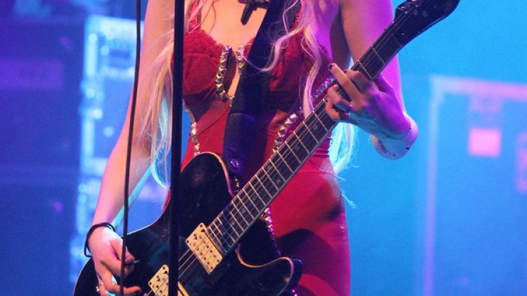 Актрисата Тайлър Момсен сформира The Pretty Reckless през 2009 г. и оттогава бандата издаде две EP-та и един дългосвирещ албум