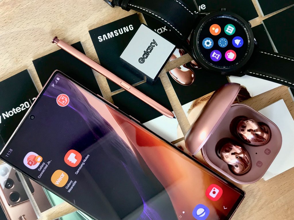 Свързаност и гъвкавост
Синхронизирането между устройствата на Samsung (както и с други устройства) вече е още една идея по-лесно и за работа, и за удоволствие. Galaxy Note 20 може да се синхронизира с Windows и така да се осигури достъп до мобилните приложения, без да се прекъсва работният процес. Новата серия флагмани на Samsung ще се синхронизират и с Xbox Game Pass Ultimate и ще позволяват стрийминг на игри за по-добро гейминг изживяване.