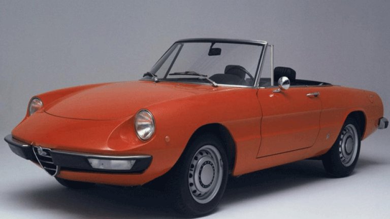 Alfa Romeo Spider
Spider на Alfa е сред любимите на шофьорите коли от появата си през 1966 до спирането на производството на модела през 1993 година. Всъщност, донякъде моделът е спрян заради съвместния проект на Mazda и Alfa, който днес познаваме като MX-5.
Моделът натрупва още слава с участието си в „Абсолвентът”, където е шофирана от Дъстин Хофман.