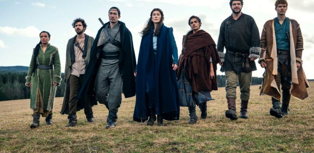 10. Wheel of Time (Amazon Prime Video)
Години наред в класацията доминираше фентъзи хитът Game of Thrones. През 2021-ва друго фентъзи заглавие намира място тук - сериалът по книжната поредица "Колелото на времето".