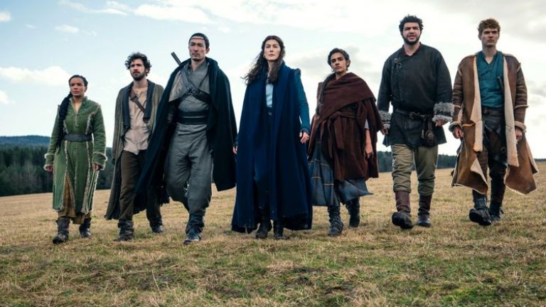 10. Wheel of Time (Amazon Prime Video)
Години наред в класацията доминираше фентъзи хитът Game of Thrones. През 2021-ва друго фентъзи заглавие намира място тук - сериалът по книжната поредица "Колелото на времето".