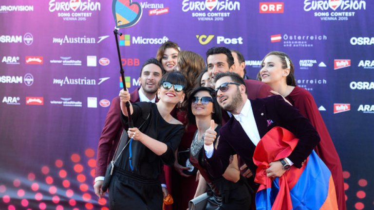 Арменската група Genealogy, създадена специално за участието на Евровизия 2015, се класира с песен, посветена на Геноцида от 1915 г. Заради политическото послание  "аполитичната" Евровизия препоръча смяна на заглавието. Вижте още от участниците в конкурса (Галерия) 