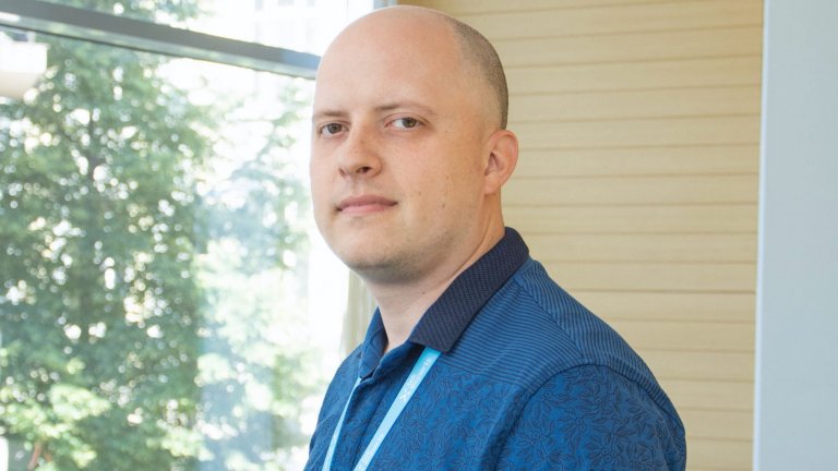 Pros and Cons of replacing the traditional physical office with the comfortable home office - Kris Lilkin, Tech Lead at Tek Experts