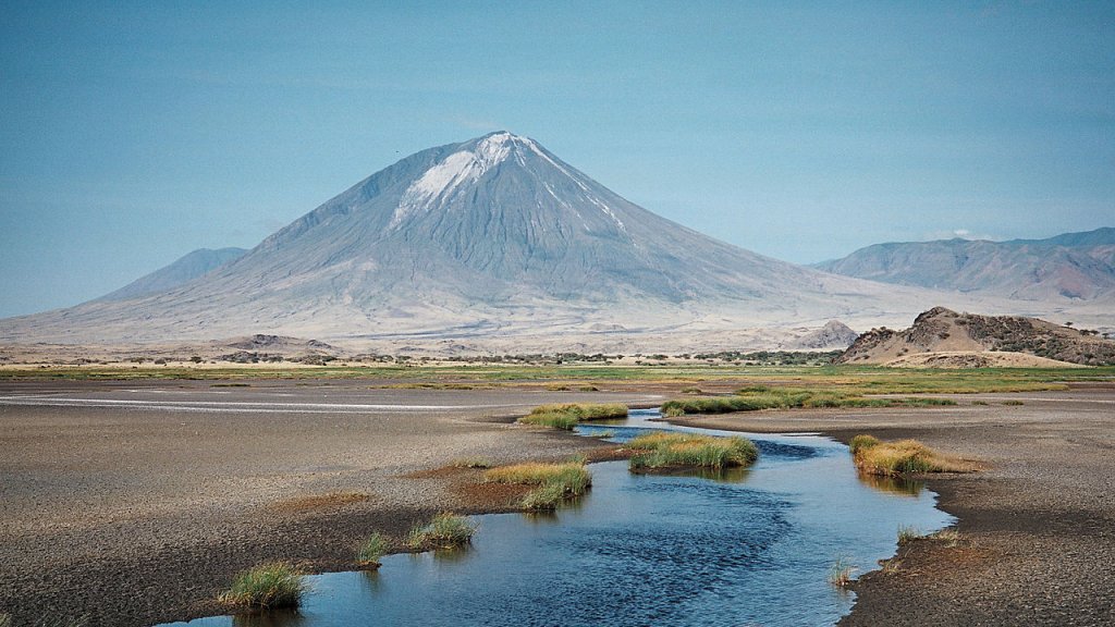 1280px-Lengai_from_Natron