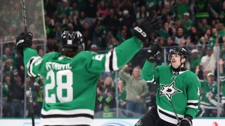 Джейми Бен вкара гол №400 в кариерата си в НХЛ (видео)