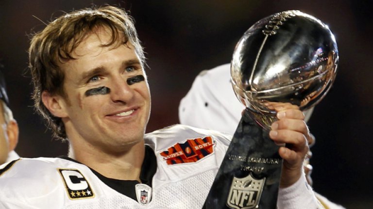 Дрю Брийс от Ню Орлиънс Сейнтс празнува с миналогодишната Супербоул. През този сезон обаче "светците" отпаднаха преди плейофите и няма да могат да защитят титлата