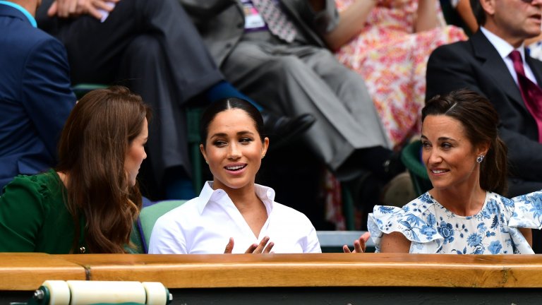 Полусестра ѝ написа книга за нея
Ударите по реномето на Меган продължиха и след като полусестра ѝ Саманта публикува книга за нея. Биографията се казва The Diary of Princess Pushy’s Sister и в нея по-голямата сестра Маркъл описва детските си спомени със съпругата на принц Хари.