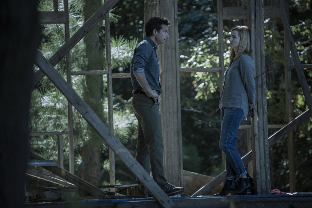 Ozark 
Още едно предложение от Netflix. Този път начело на телевизионния оркестър стои Джейсън Бейтмън. Шоуто е важно за него и той дори режисира началния епизод и успява да убеди Лора Лини да изиграе другата главна роля. Драмата проследява живота на