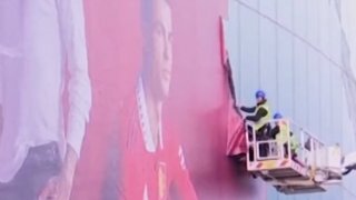 Юнайтед заличи Роналдо от фасадата на "Олд Трафорд" (видео)