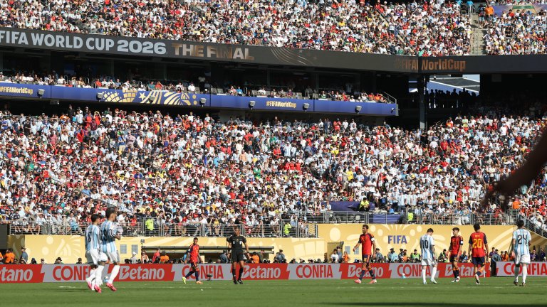 Betano, официален спонсор на Световното първенство по футбол FIFA World Cup 2026™ за Европа и Южна Америка, отбеляза турнира заедно с феновете и своите служители чрез уникални инициативи на двата континента.