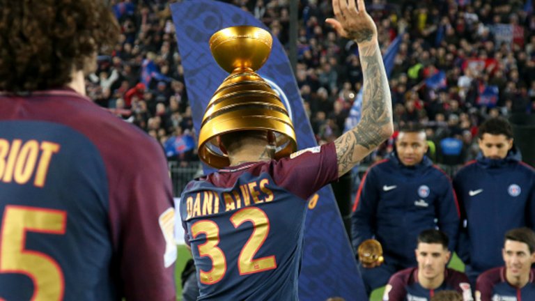 С ПСЖ има вече спечелени Суперкупата на Франция и Купата на лигата. В края на сезона Алвеш би трябвало да увеличи броя на спечелените трофеи на 38, като ПСЖ, със сигурност, ще стане шампион в Лига 1, а все още се бори и за другата купа – Купата на Франция.