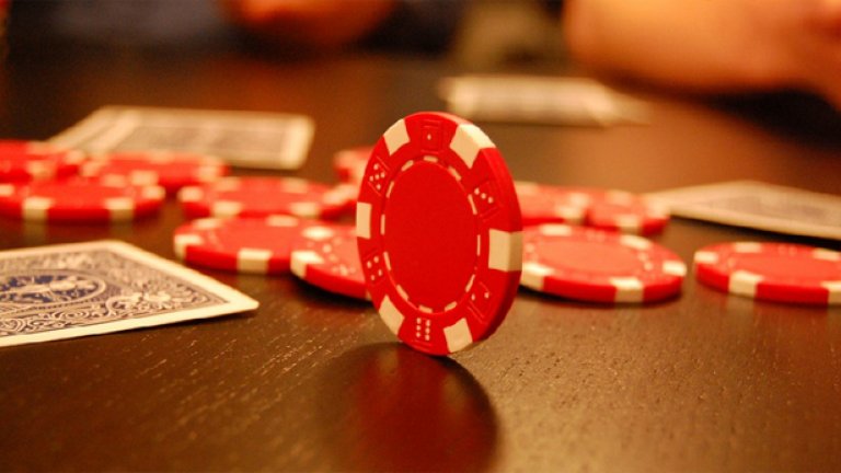 Онлайн покер индустрията понесе тежък удар от американското правителство на 15 април. Отговорът предстои