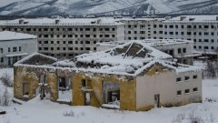 Там загива особено голям брой лагерници и местните казват, че всичко наоколо е построено върху кости