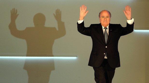 Блатер обединяваше ФИФА със здрава ръка, но сянката на непрестанните обвинения и съмнения в корупция натежа в последните години.