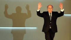 Блатер обединяваше ФИФА със здрава ръка, но сянката на непрестанните обвинения и съмнения в корупция натежа в последните години.