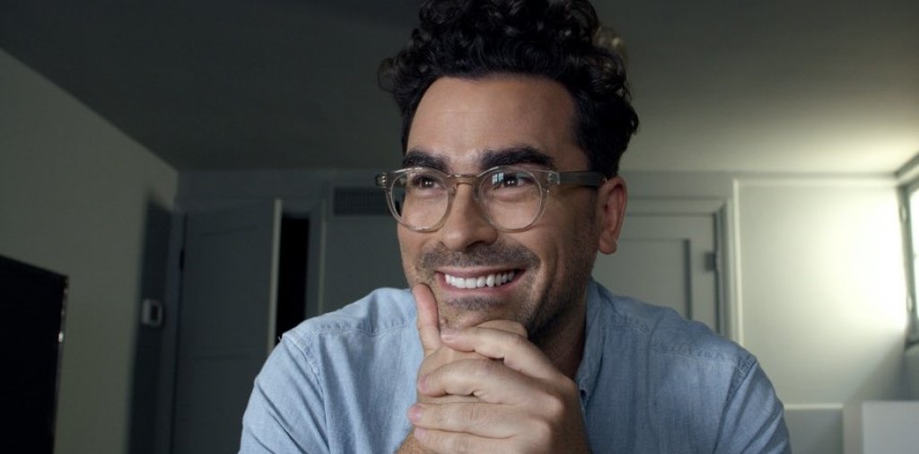 Coastal Elites (12 септември, HBO Go, HBO Max) От това, което четем, не бихме го нарекли точно филм, но все пак той ще излезе под шапката "социално дистанцирана комедия". Накратко: петима познати герои (Даниел Леви, Сара Полсън, Кейтлин Девър, Бет Мидлър и Иса Рей) правят признания пред камера по време на карантината, които засягат живота им по време на пандемията през 2020 г., докато светът е на ръба на политическа и икономическа криза.