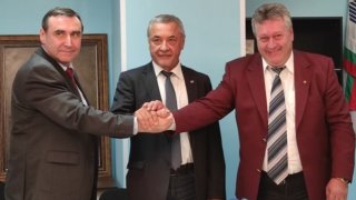 Те сформират така наречения "Патриотичен фронт", с който ще бъдат на изборите